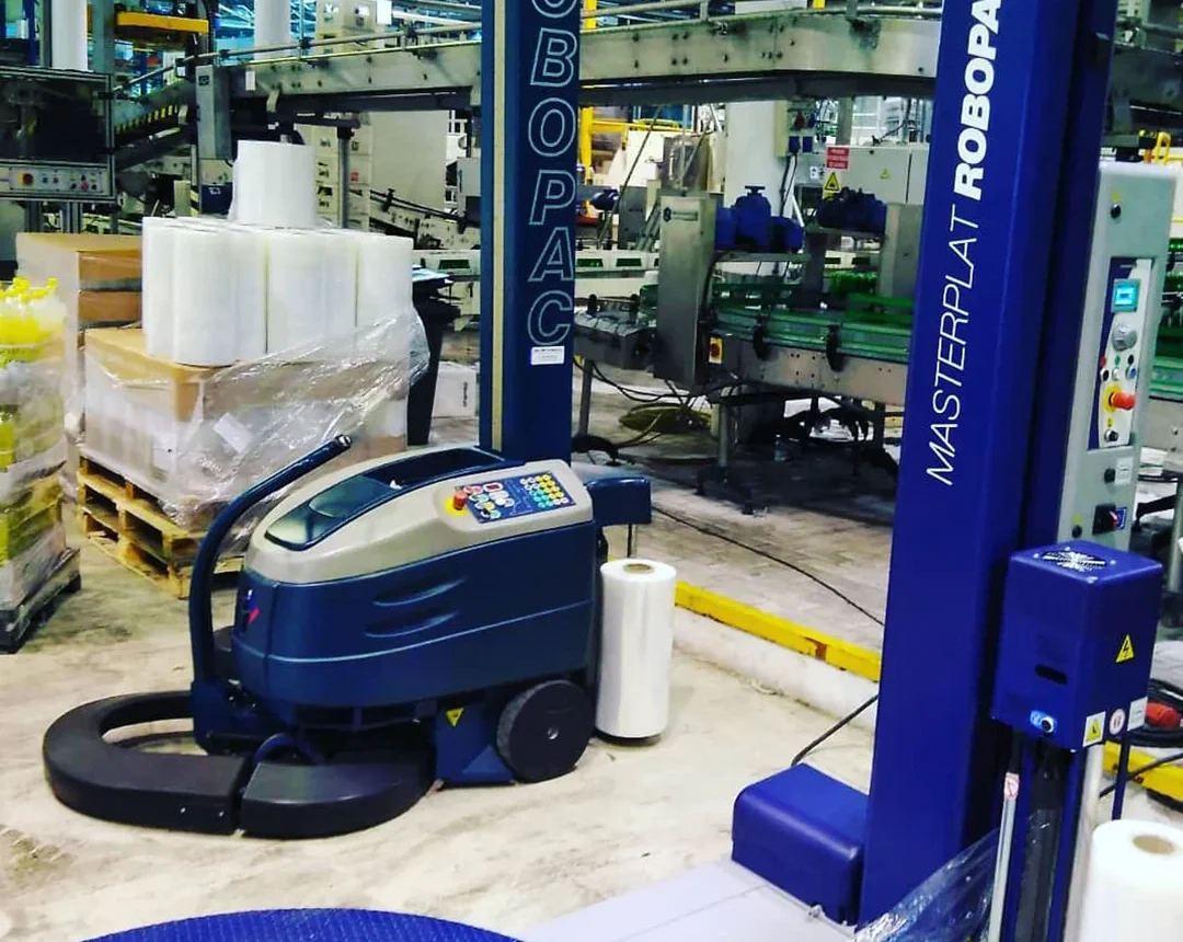 Enfardadora industrial Masterplat Plus de Robopac en las instalaciones de la compañía
