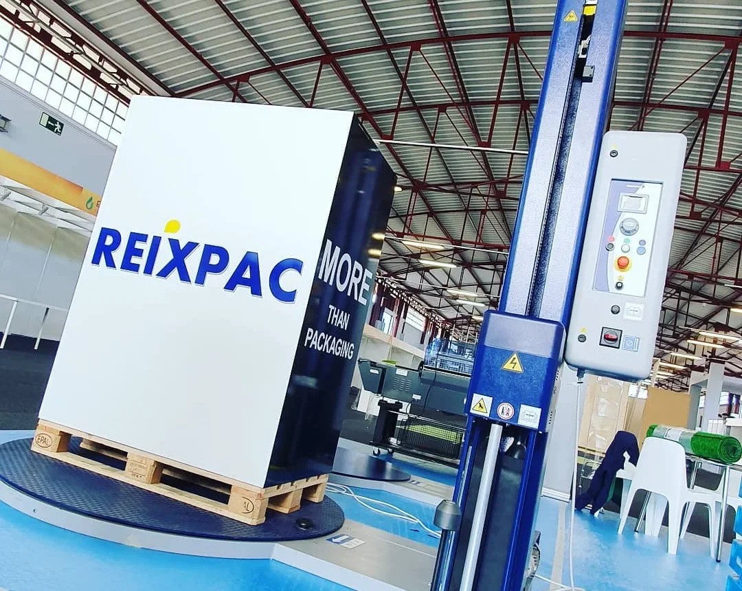Enfardadora industrial Masterplat Plus de Robopac en las instalaciones de la compañía
