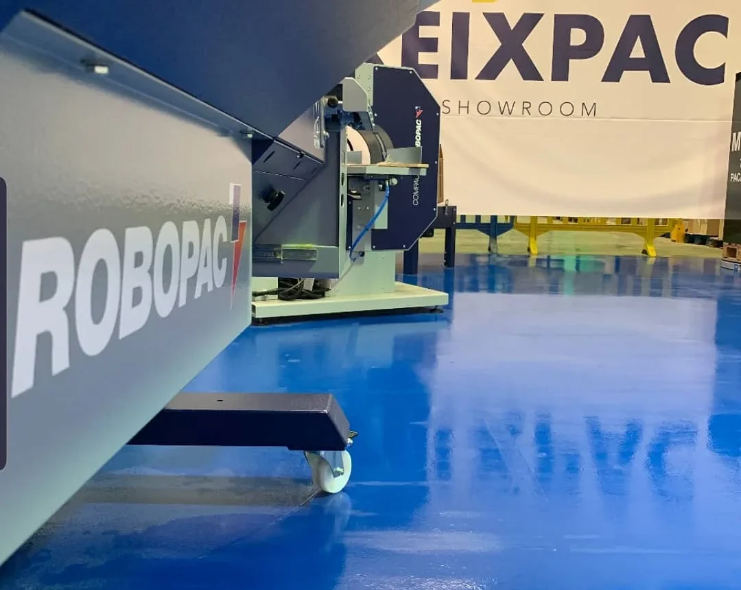 Enfardadora industrial Compacta S4 de Robopac en las instalaciones de la compañía