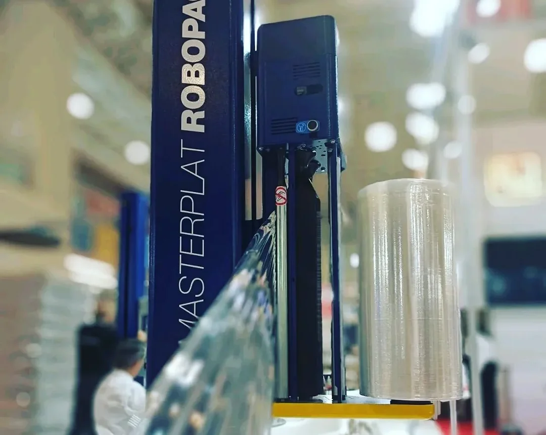 Enfardadora industrial Masterplat Plus de Robopac en las instalaciones de la compañía